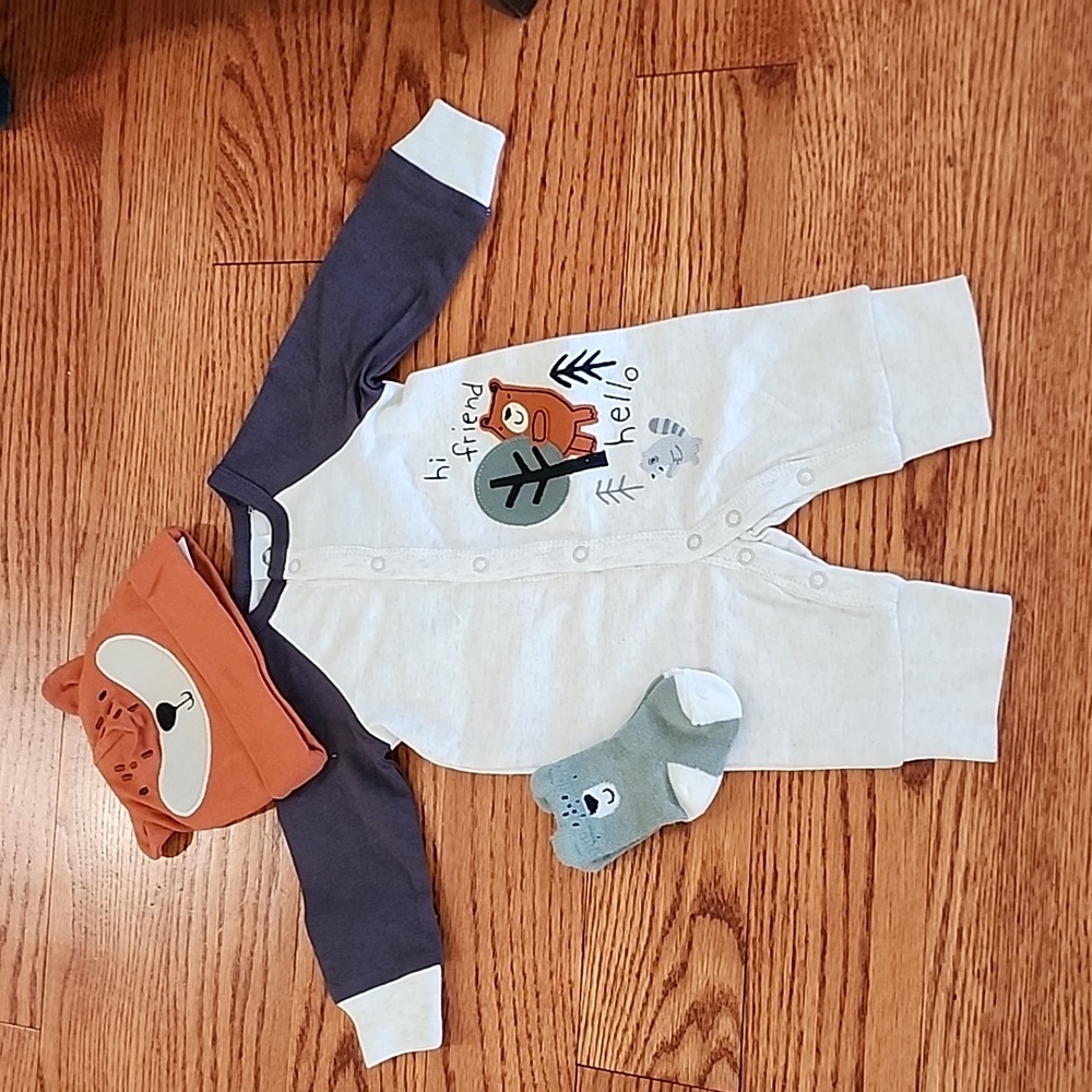 NEW newborn 3 piece baby boy outfit.